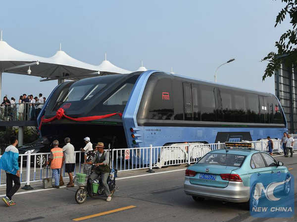 டிராம் பஸ்