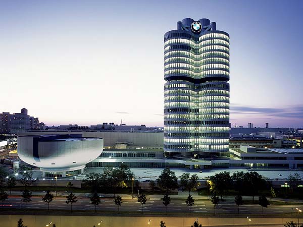 4) பிஎம்டபிள்யூ-வின் தலைமையகம்;