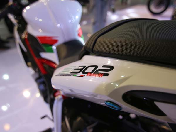 பெனெல்லி டொர்னேடோ 302 மோட்டார்சைக்கிள் - கூடுதல் படங்கள்