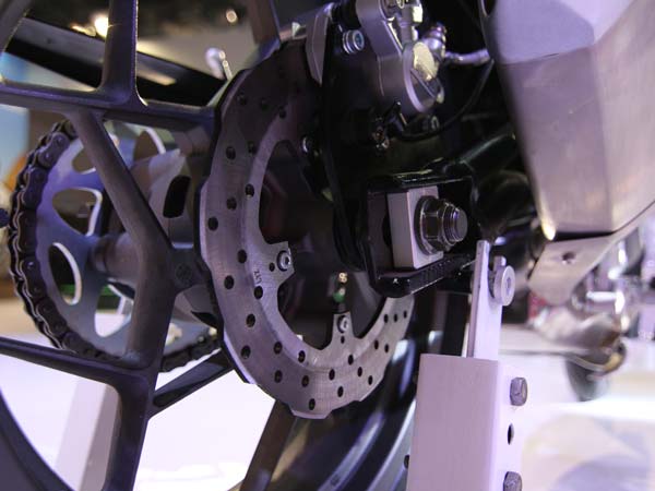 பெனெல்லி டொர்னேடோ 302 மோட்டார்சைக்கிள் - கூடுதல் படங்கள்