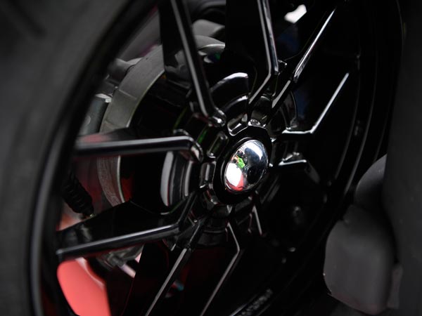 வீல்கள்;