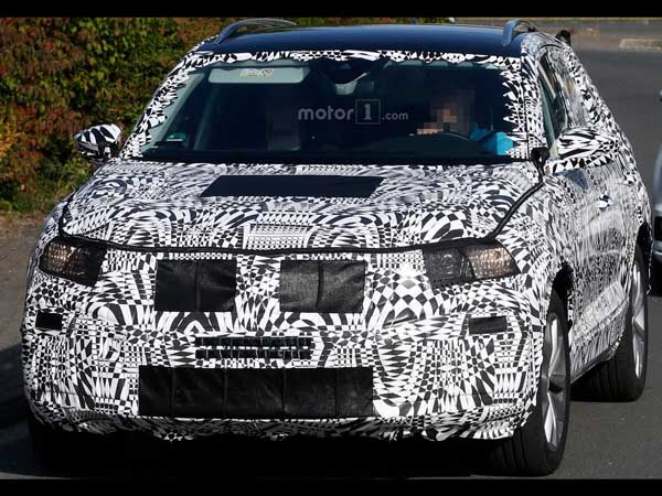 டாப்லெஸ் மாடல்;