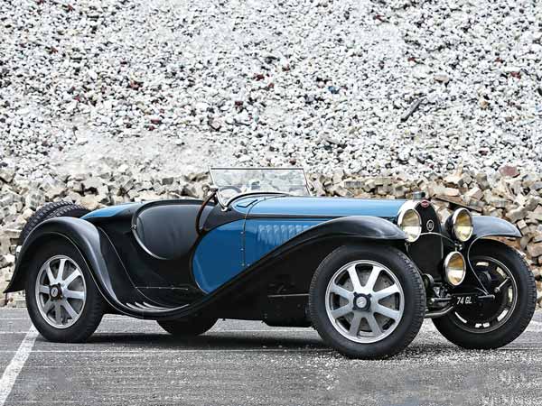 2) 1932 புகாட்டி டைப் 55 ரோட்ஸ்டர்;