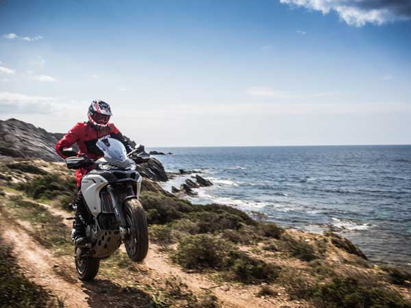 சிறப்பு அம்சங்கள்;