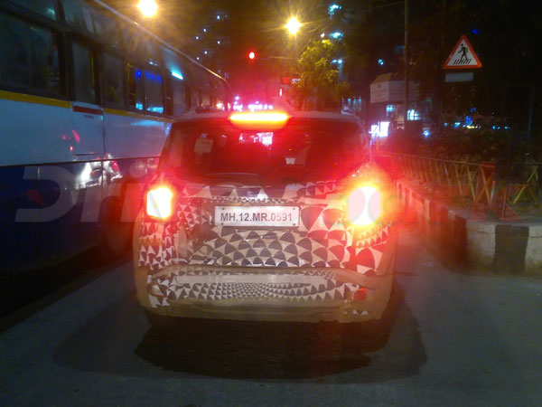 எமது கேமரா கண்ணில் சிக்கிய ஜீப் ரெனிகேட் எஸ்யூவி