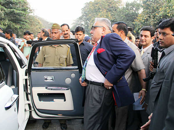 மல்லையாவின் சொகுசு கார்கள் அடிமாட்டு விலைக்கு ஏலம்!