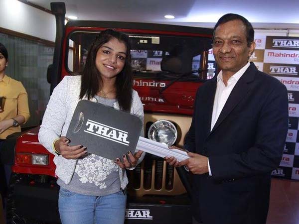 ஒலிம்பிக் நாயகிகளுக்கு தார் எஸ்யூவிகளை பரிசளித்த மஹிந்திரா!