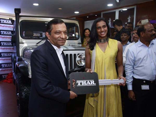 ஒலிம்பிக் நாயகிகளுக்கு தார் எஸ்யூவிகளை பரிசளித்த மஹிந்திரா!