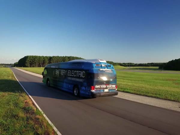 ஒருமுறை சார்ஜ் செய்தால் 966 கிமீ பயணிக்கும் எலக்ட்ரிக் பஸ்