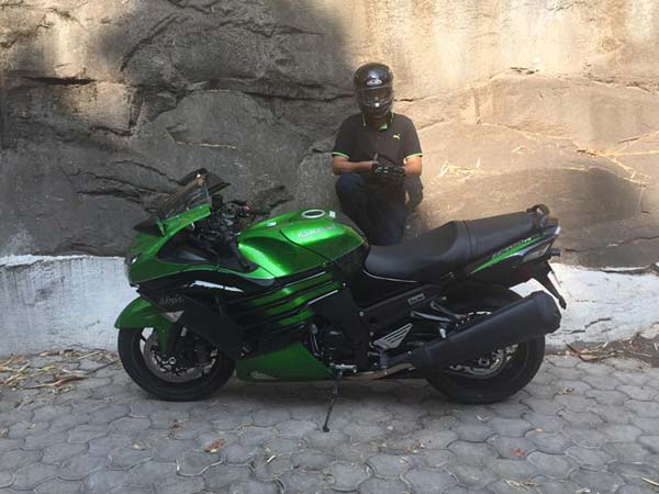 டெமோ பைக்கை அதிரடியாக டெலிவிரி பெற்ற சென்னை இளைஞர்!