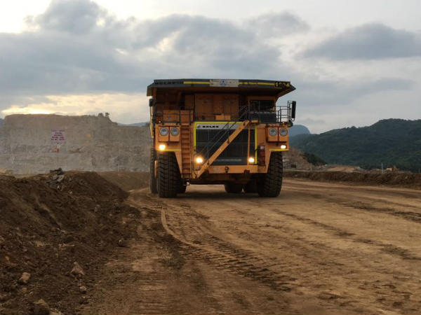  200 டன் பாரம் சுமக்கும் மிகப்பெரிய டிரக் இந்தியா வந்தது!