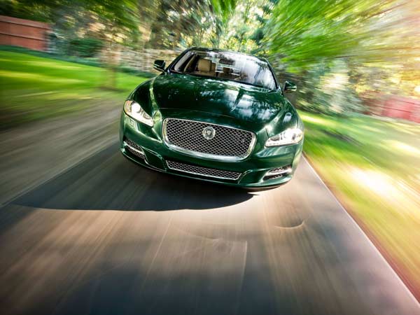 விபத்தை தவிர்க்க கார் கலரையும் பார்த்து வாங்கணுமுங்க! விபத்தை தவிர்க்க கார் கலரையும் பார்த்து வாங்கணுமுங்க!