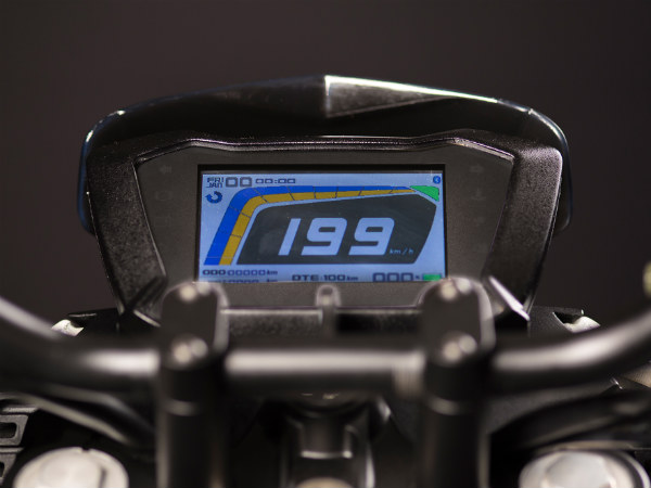 இந்தியாவின் முதல் எலக்ட்ரிக் பைக்கிற்கு ஆரவார வரவேற்பு! இந்தியாவின் முதல் எலக்ட்ரிக் பைக்கிற்கு ஆரவார வரவேற்பு!