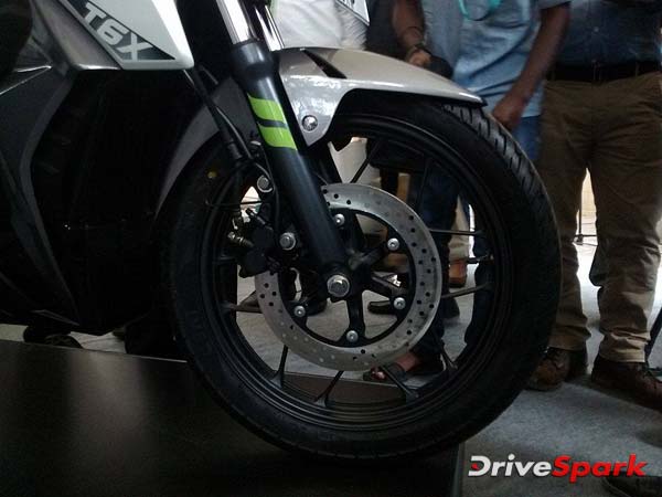 இந்தியாவின் முதல் எலக்ட்ரிக் பைக்கிற்கு ஆரவார வரவேற்பு! இந்தியாவின் முதல் எலக்ட்ரிக் பைக்கிற்கு ஆரவார வரவேற்பு!