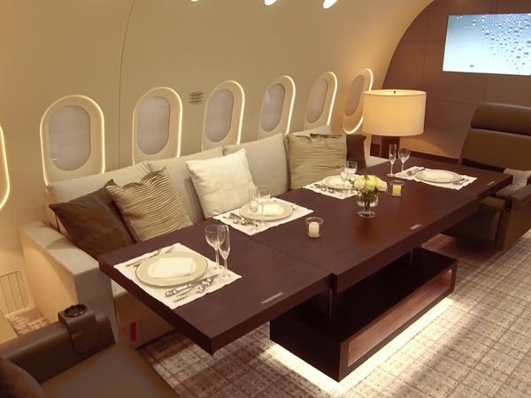  இதுமாதிரி ஒரு பிரைவேட் ஜெட்டை பார்த்திருக்க சான்ஸே இல்ல!