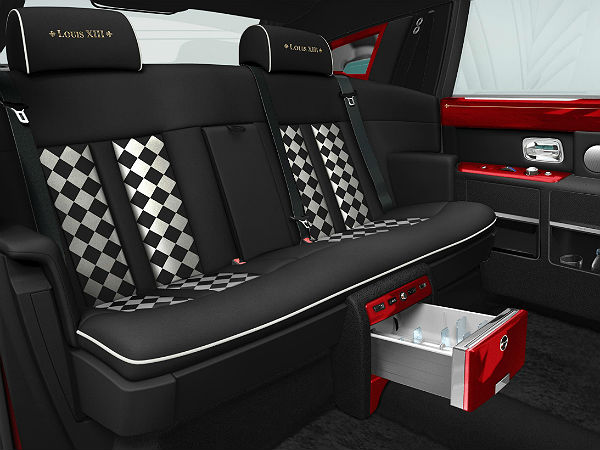 ஒரே நேரத்தில் 30 ரோல்ஸ்ராய்ஸ் கார்கள் டெலிவிரி!