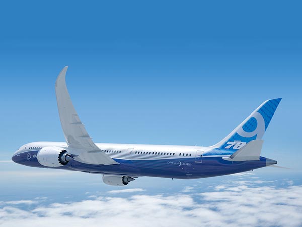 போயிங் ட்ரீம்லைனரிடம் வீழ்ந்த ஏர்பஸ் ஏ380 விமானம்!