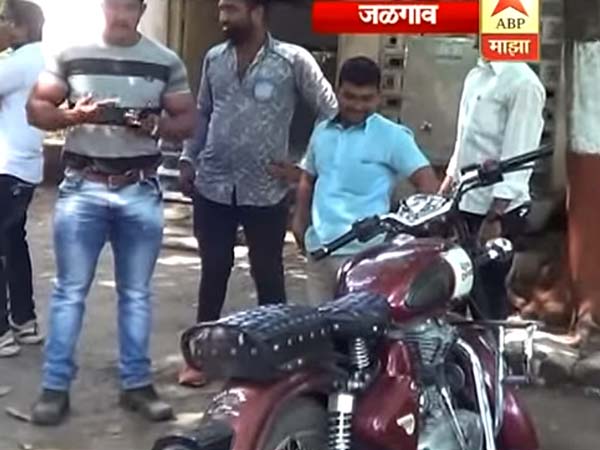 துப்பாக்கி வெடிக்கும் சப்தத்துடன் சைலென்சர்... புல்லட்டை பறிமுதல் செய்த போலீசார்!