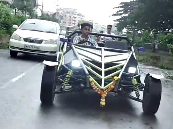  யூ- ட்யூப் வீடியோவை பார்த்தே சொந்தமாக கார் தயாரித்த மும்பை மாணவர்!