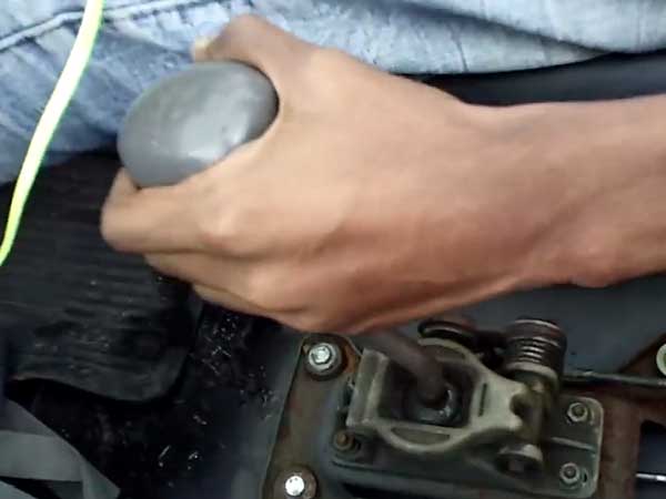  யூ- ட்யூப் வீடியோவை பார்த்தே சொந்தமாக கார் தயாரித்த மும்பை மாணவர்!