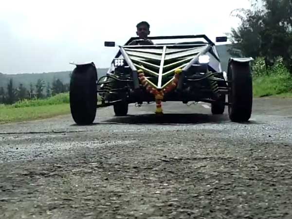  யூ- ட்யூப் வீடியோவை பார்த்தே சொந்தமாக கார் தயாரித்த மும்பை மாணவர்!