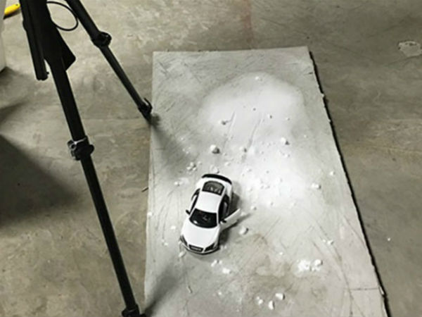 ரூ.2.5 கோடி ஆடி ஆர்8 காருக்கு பொம்மை காரை வைத்து படப்பிடிப்பு!