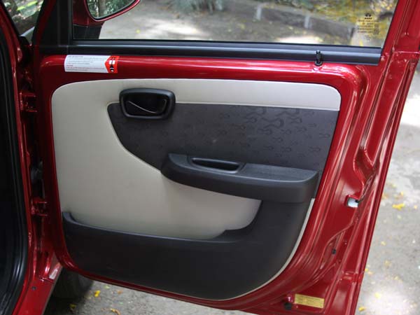 நானோ காரை கட்டிக் கொண்டு அழுவது ஏன்? - சைரஸ் மிஸ்திரி காட்டம்!