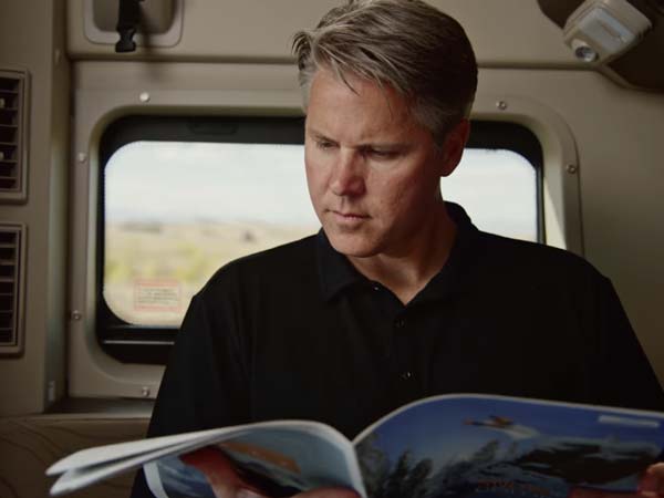 சரக்குகளை டெலிவிரி செய்த உலகின் முதல் டிரைவரில்லாமல் இயங்கும் டிரக்!