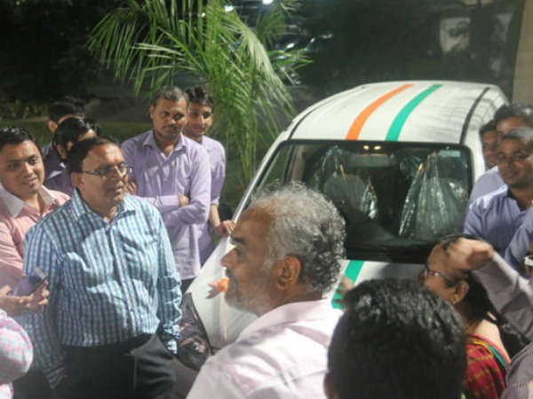 1,260 பணியாளர்களுக்கு தீபாவளி பரிசாக கார் வழங்கிய தொழிலதிபர்!