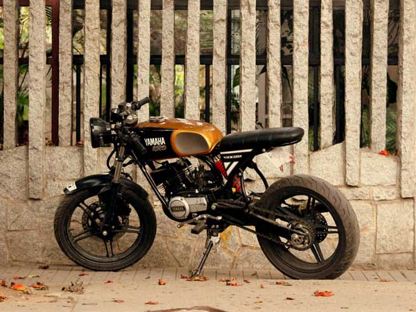  கஃபே ரேஸர் அவதாரத்திற்கு மாறிய யமஹா ஆர்எக்ஸ்-135 பைக்!