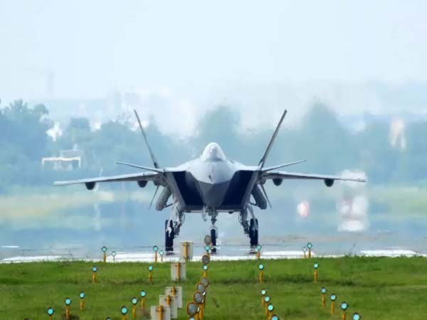 ஜே20 ஐந்தாம் தலைமுறை விமானத்தை அறிமுகப்படுத்திய சீனா...