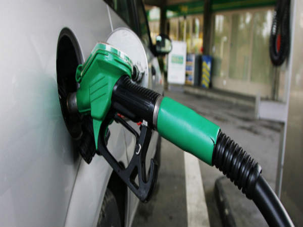 பைக்குகளில் பெட்ரோலுக்கு பதில் டீசல் நிரப்பிய பெட்ரோல் நிலையம்: மைசூரில் களேபரம்!