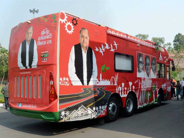 தேர்தல் பிரச்சாரத்திற்காக ரூ.5 கோடியில் பென்ஸ் பஸ் வாங்கிய உபி முதல்வர் அகிலேஷ்!