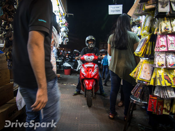  புனே தீபாவளி கொண்டாட்டத்தை சிறக்க வைத்த டிவிஎஸ் வீகோ ஸ்கூட்டர்!