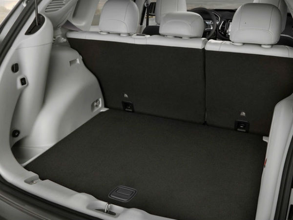  மஹிந்திரா எக்ஸ்யூவி 500 விலையில் வருகிறது புத்தம் புதிய ஜீப் காம்பாஸ்!