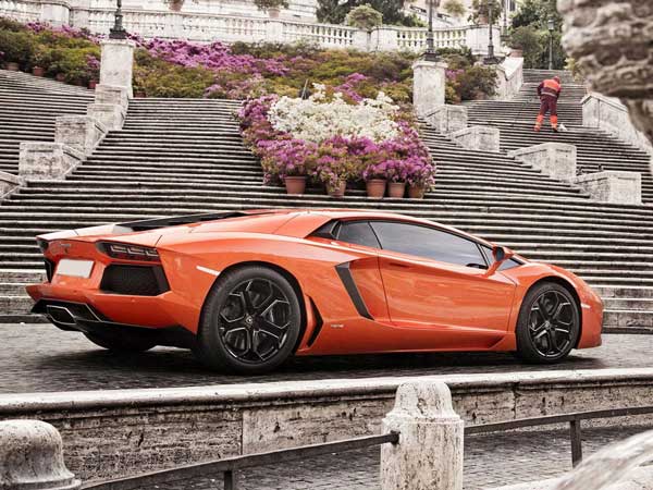 காஸ்ட்லி ஸ்போர்ட்ஸ் கார்