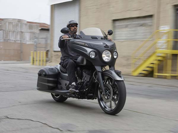 கருப்பு அலங்காரம்