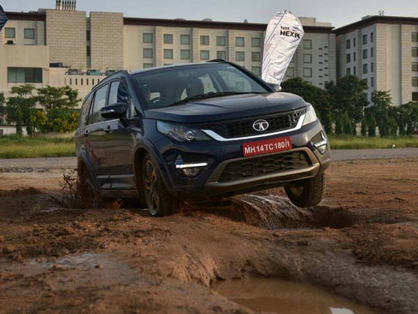  டாடா ஹெக்ஸா எஸ்யூவி பெங்களூர் டீலர்ஷிப்பில் தரிசனம்!