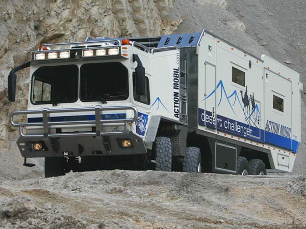  ஆக்ஷன் மொபில் வாகனம்... உலகம் அழியும் தருவாயிலும் கடைசி நம்பிக்கை!