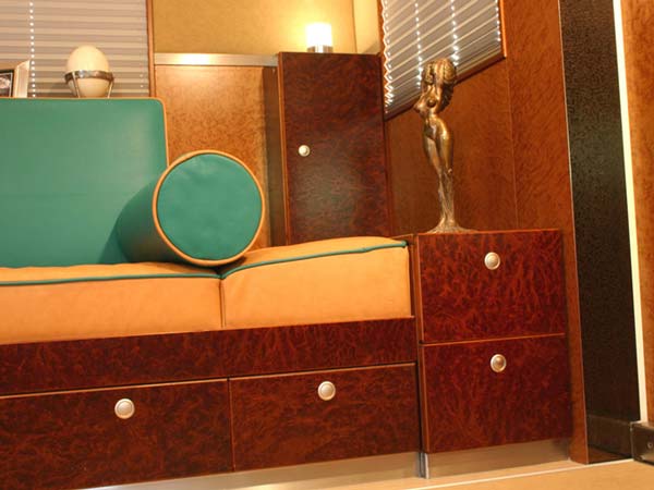  ஆக்ஷன் மொபில் வாகனம்... உலகம் அழியும் தருவாயிலும் கடைசி நம்பிக்கை!