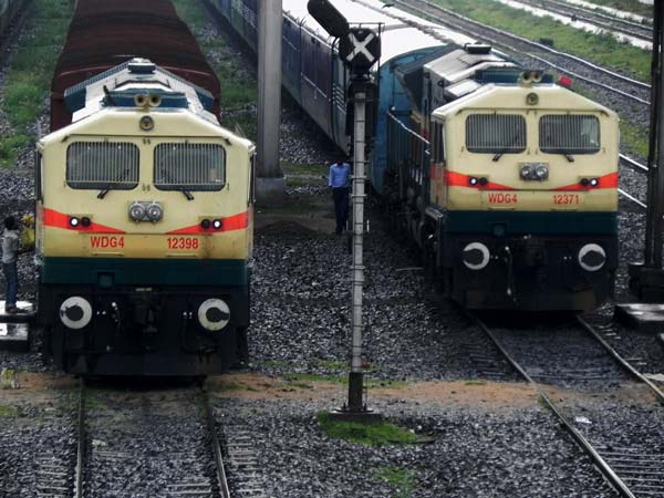 விபத்துக்களை தடுக்க ரயில் எஞ்சின்களில் அதிநவீன எச்சரிக்கை சாதனம்!