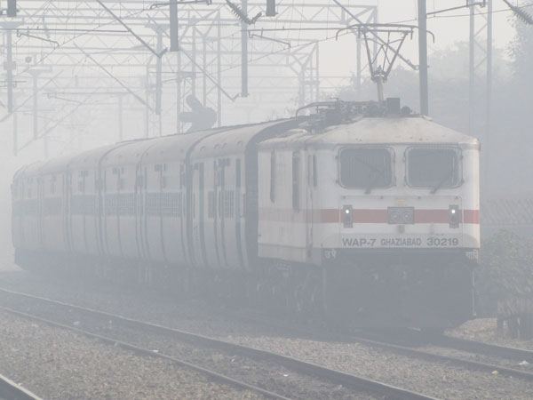 விபத்துக்களை தடுக்க ரயில் எஞ்சின்களில் அதிநவீன எச்சரிக்கை சாதனம்!