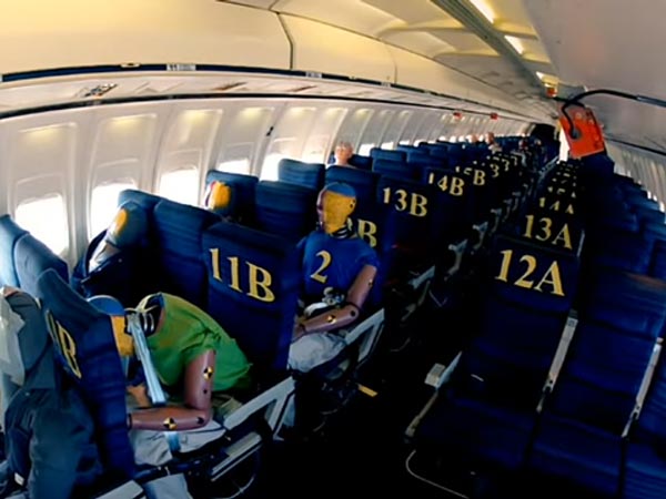 விமானத்தில் எந்த இடத்தில் அமர்வது பாதுகாப்பானது?