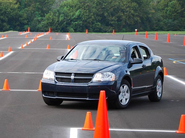 கார் ஓட்ட ஆசைப்பட்டு இரண்டு சிறுவர்களின் உயிரை பறித்த பெண்!