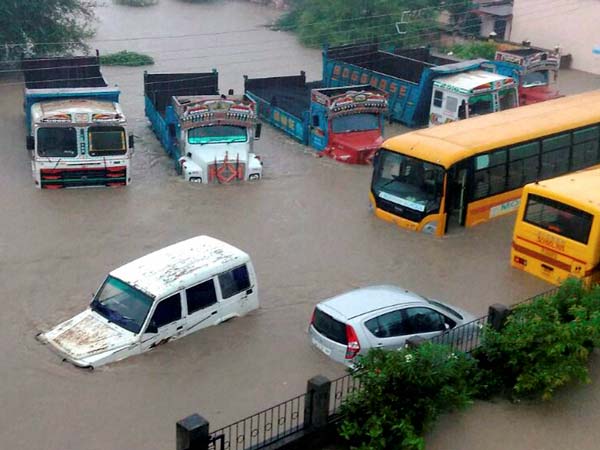 வர்தா கற்றுத் தந்த பாடம்: கார் இன்ஸ்யூரன்ஸ் பற்றிய சில கூடுதல் தகவல்கள்! வர்தா கற்றுத் தந்த பாடம்: கார் இன்ஸ்யூரன்ஸ் பற்றிய சில கூடுதல் தகவல்கள்!