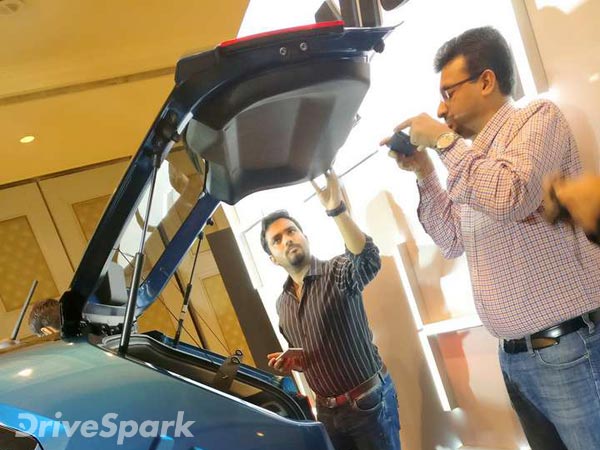 மாருதி இக்னிஸ் காரின் பிரத்யேக படங்கள்!