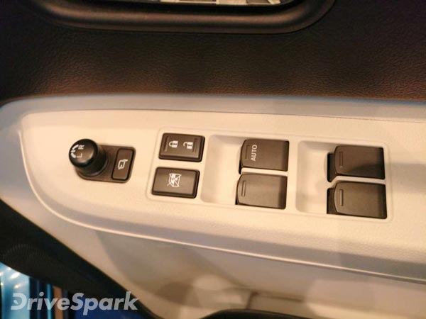 மாருதி இக்னிஸ் காரின் பிரத்யேக படங்கள்!