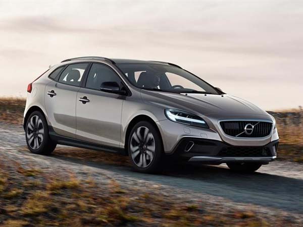 புதுப்பொலிவுடன் வால்வோ வி40 மற்றும் வி40 க்ராஸ் கன்ட்ரி கார்கள் அறிமுகம்!