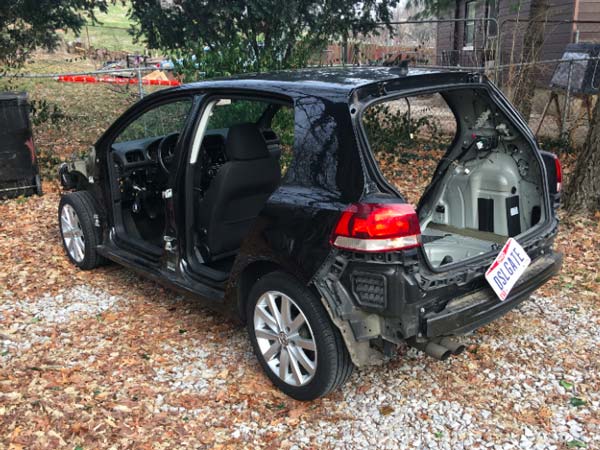  ஃபோக்ஸ்வேகன் கோல்ஃப் காரை பார்ட் பார்ட்டாக கழற்றிய வாடிக்கையாளர்!