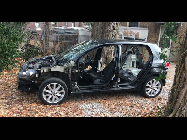  ஃபோக்ஸ்வேகன் கோல்ஃப் காரை பார்ட் பார்ட்டாக கழற்றிய வாடிக்கையாளர்!